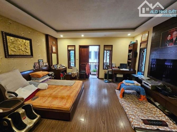 Bán nhà Lô góc Phân lô Ngọc khánh, ô tô tránh, Hơn 30 tỷ, DT 83m, mặt tiền 5m, 5 tầng