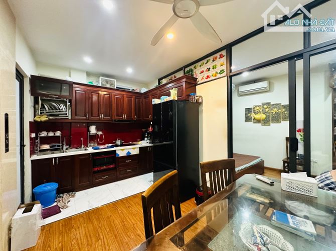 14.5 tỷ - ô tô thang máy 54m2 x 6T - 1 nhà ra phố Thái Hà, Đống Đa