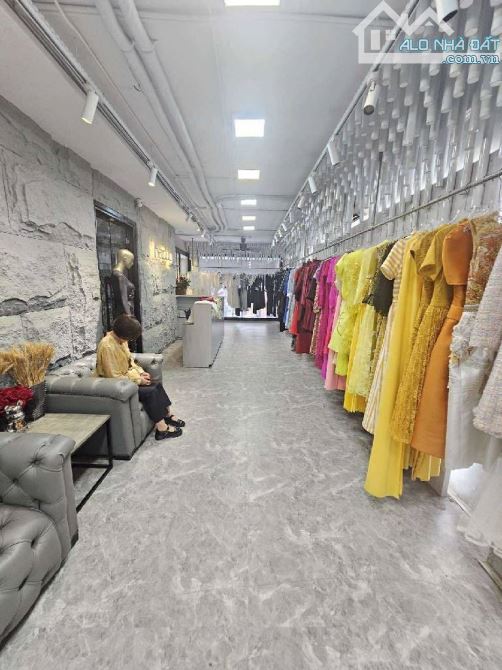 Bán nhà măt phố Bùi Thị Xuân, 7 tầng thang máy, thông sàn kinh doanh, 110m, 105 Tỷ