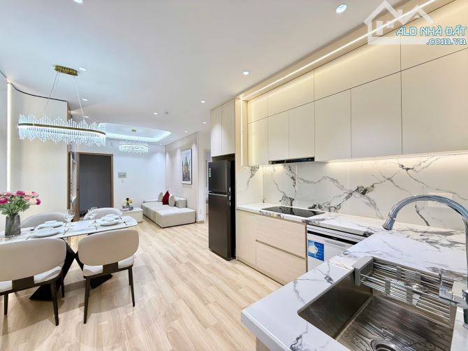 Bán nhà Trần Đăng Ninh Cầu Giấy 52m2, thang máy, 13 tỷ, mới tinh, 7 chỗ đón đầu ngõ