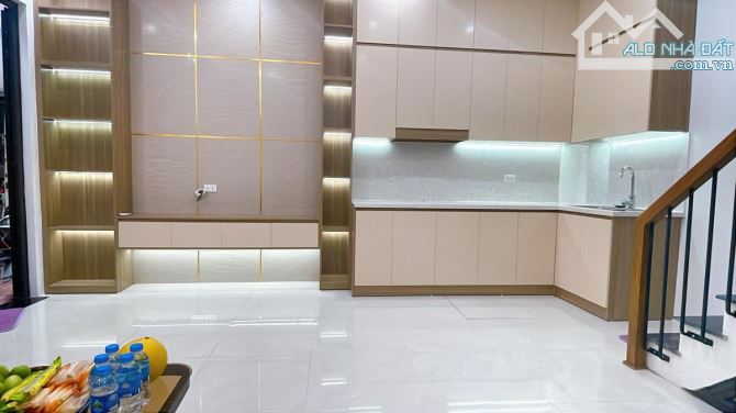 Siêu Phẩm Trường Chinh 5 Tầng Long Lanh Đón Tết, 32m2, 2 Thoáng, ô tô đỗ cổng, 9.18 Tỷ