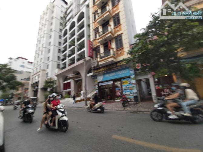 Nhà mặt phố Nguyễn Trường Tộ - mảnh đất kim cương - 305m2 - MT 15m - 210 tỷ - sát phố Cổ - 2
