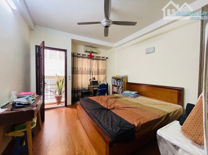 SIÊU PHẨM !PHÂN LÔ NGUYỄN ĐÌNH HOÀN- CG ! 48m2 x 5tầng . Gần ôtô đỗ, 2 mặt thoáng .