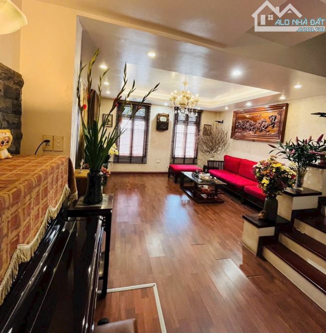 Đồng Cổ, Tây Hồ, 35m2x6T, ngõ thông, 20m ra phố, dân xây - 10 tỷ SĐCC