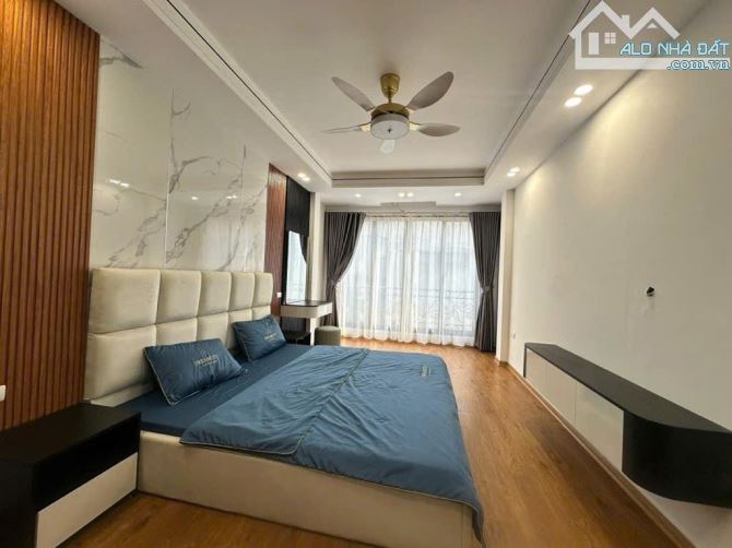 Bán Nhà phân lô bộ công an khu Hoàng Cầu Đống Đa 80m2, MT 4m siêu rộng, 7T Thang Máy, ô tô