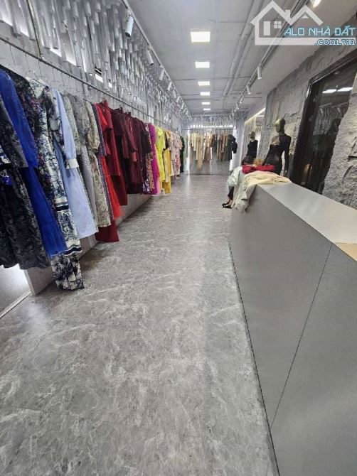 Bán nhà măt phố Bùi Thị Xuân, 7 tầng thang máy, thông sàn kinh doanh, 110m, 105 Tỷ