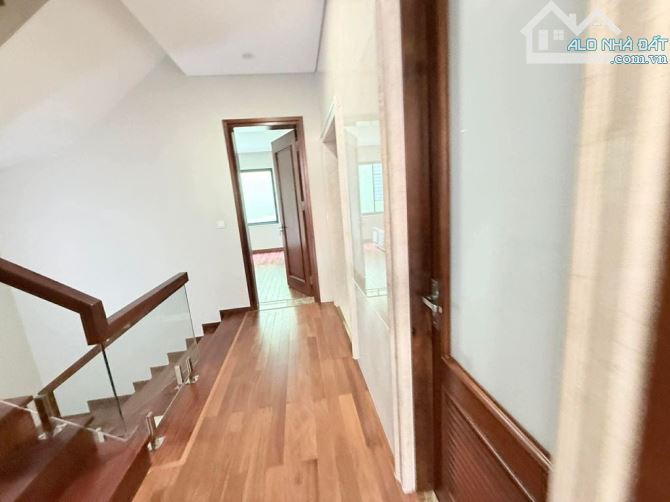 BÁN BIỆT THỰ VIP LÀNG QUỐC TẾ THĂNG LONG 202M2 - 4 TẦNG - 7.8M MẶT TIỀN - 129.9 TỶ - HIẾM