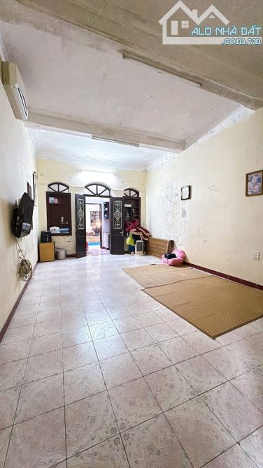 Bán 75m2 có nhà 3 tầng, MT 4.5m - Phố Vạn Kiếp, vị trí thông thoáng, giá đầu tư