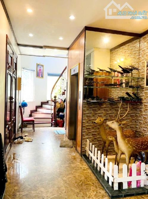 BÁN NHÀ LẠC LONG QUÂN 100m2 × 5T THANG MÁY - LÔ GÓC - 2 Ô TÔ TRÁNH + SÁT KHU BIỆT VƯỜN ĐÀO