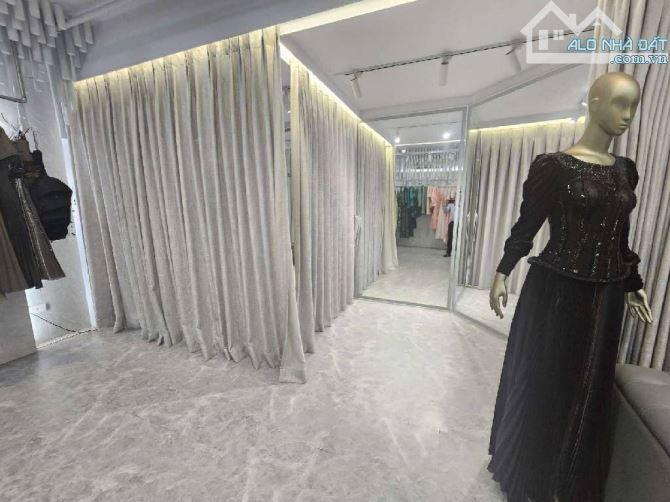 Bán nhà măt phố Bùi Thị Xuân, 7 tầng thang máy, thông sàn kinh doanh, 110m, 105 Tỷ