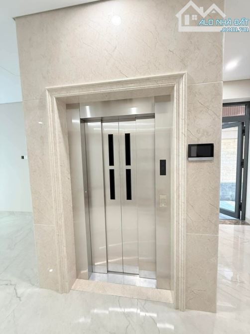 BÁN BIỆT THỰ VIP LÀNG QUỐC TẾ THĂNG LONG 202M2 - 4 TẦNG - 7.8M MẶT TIỀN - 129.9 TỶ - HIẾM