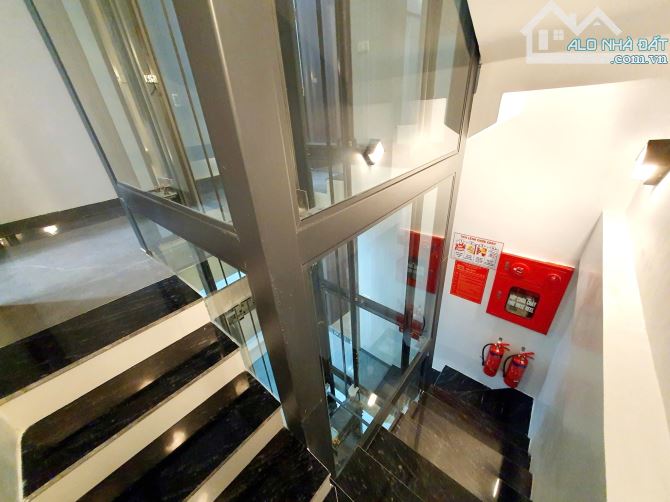 Bán nhà ngõ 105 XUÂN LA, Tây Hồ. PHÂN LÔ, Oto tránh, vỉa hè. 7 tầng THANG MÁY.