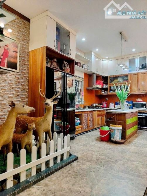 BÁN NHÀ LẠC LONG QUÂN 100m2 × 5T THANG MÁY - LÔ GÓC - 2 Ô TÔ TRÁNH + SÁT KHU BIỆT VƯỜN ĐÀO