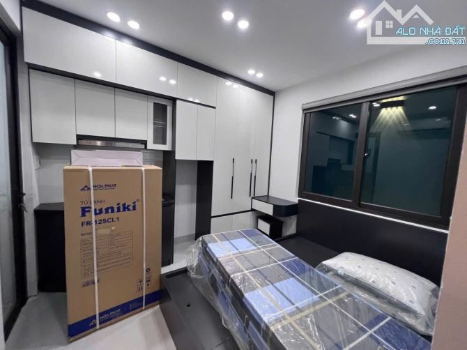 Bán toà căn hộ dịch vụ Lạc Long Quân, Hơn 20 tỷ, 22 phòng, doanh thu 1.2 tỷ/ năm, 7 tầng x