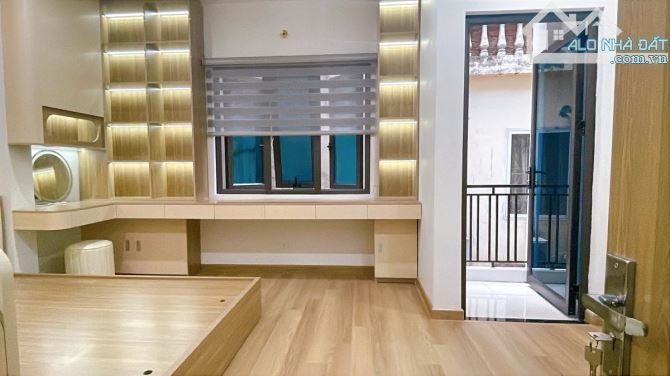Siêu Phẩm Trường Chinh 5 Tầng Long Lanh Đón Tết, 32m2, 2 Thoáng, ô tô đỗ cổng, 9.18 Tỷ