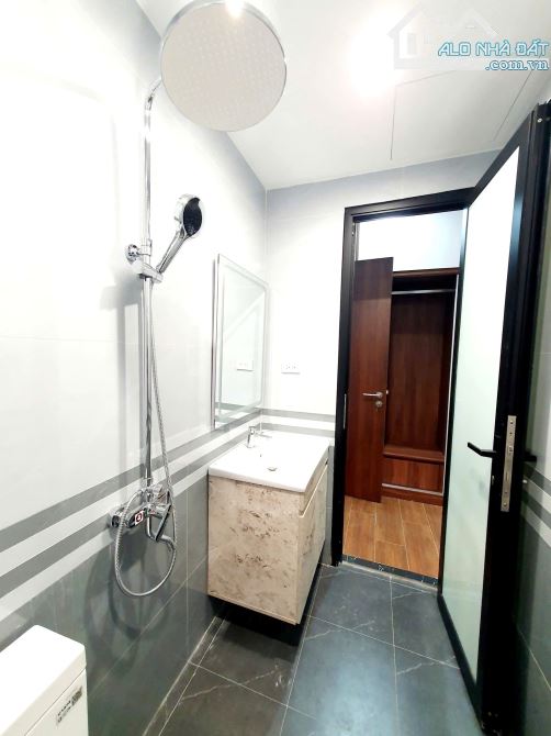 Bán nhà ngõ 105 XUÂN LA, Tây Hồ. PHÂN LÔ, Oto tránh, vỉa hè. 7 tầng THANG MÁY.