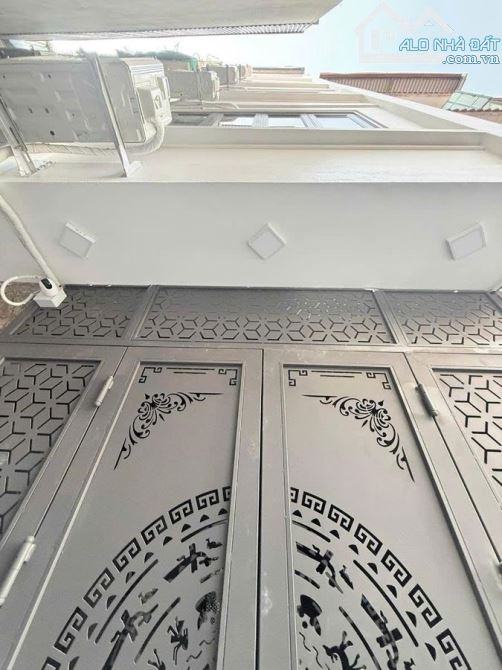 Bán Nhà Võ Chí Công chỉ 9.9 tỷ, 40m2, 6 tầng, mặt tiền 4.3m, thang máy, nội thất, ngõ nông