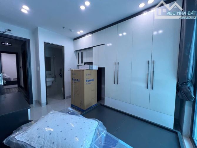 Bán toà căn hộ dịch vụ Lạc Long Quân, Hơn 20 tỷ, 22 phòng, doanh thu 1.2 tỷ/ năm, 7 tầng x