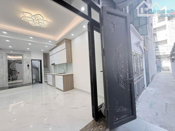 Bán Nhà Võ Chí Công chỉ 9.9 tỷ, 40m2, 6 tầng, mặt tiền 4.3m, thang máy, nội thất, ngõ nông