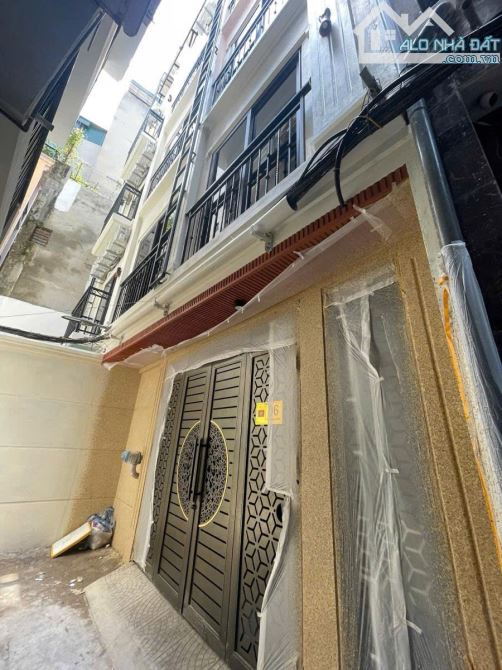 Toà CHDV Quan Nhân, 135m2*7T, MT 8M, 35 phòng KK, sát phố, đủ GPXD/PCCC, dòng tiền 7%/năm!