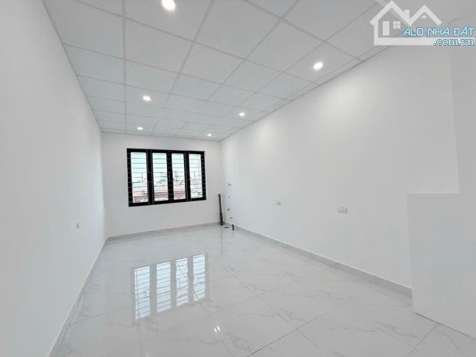 Bán Nhà Võ Chí Công chỉ 9.9 tỷ, 40m2, 6 tầng, mặt tiền 4.3m, thang máy, nội thất, ngõ nông