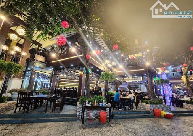 GÓC NGÃ TƯ TRỤC THÔNG BIỂN - ĐANG CHO THUÊ - DT KHỦNG 245 M2 - GIÁ 13.X TỶ