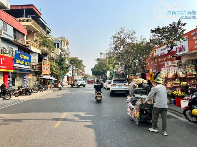 BÁN GẤP NHÀ PHÂN LÔ Ô TÔ PHỐ VŨ XUÂN THIỀU. DT: 70m. MT: 4m. Giá 9,6 tỷ.