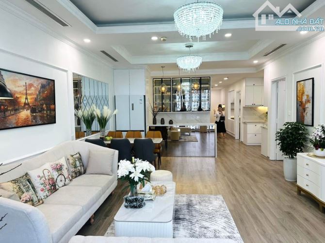 Bán Căn Chung Cư Royal City Thanh Xuân - 3Phòng Ngủ - 2WC - Khách - Bếp - Giá hơn 12Tỷ