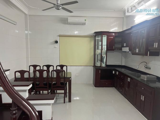 Cho thuê nhà MP Nguyễn Văn Trỗi làm Spa, Cafe, KD online, Showroom, 46m2, 5 tầng, 28tr - 3