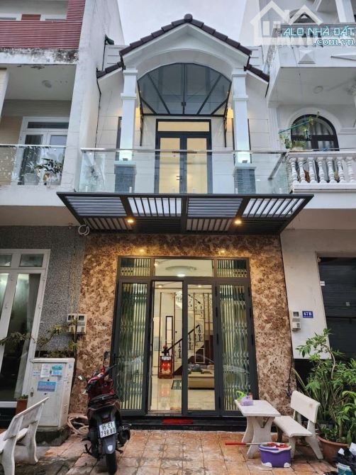 Nhà đẹp Hưng Phú 4,5x16 vị trí đẹp giá 5 tỷ 450 triệu (Thương lượng)