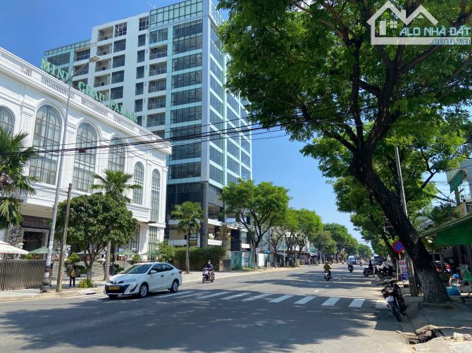 👉Bán Biệt Thự 264m2 Đường Tiểu La,Đông Nam( Ngang 10m)-Gần Nguyễn Hữu Thọ-giá 33Tỷ