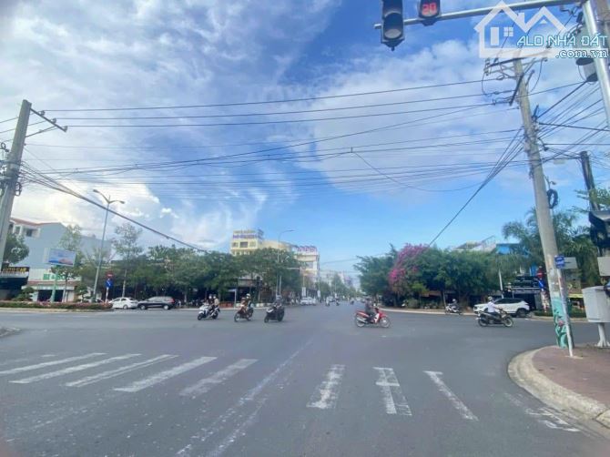 Chủ Nhà Cần Bán Góc 2 mặt tiền Ngay Công Viên Võ Văn Kiệt , TP Phan Thiết