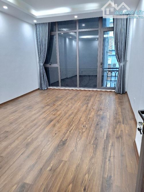 BÁN NHÀ ĐỊNH CÔNG THƯỢNG ĐT:35/40m2 5Tang mt4’5m Giá 6,5 TỶ  Ô TÔ ĐỖ CỔNG - NGÕ Ô TÔ - NỘI