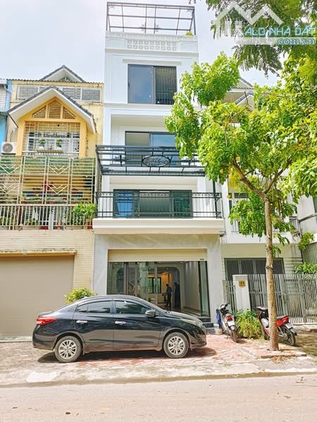 BÁN NHÀ TRUNG KÍNH - 84M² - 5 TẦNG - MẶT TIỀN 4.2M - Ô TÔ TRÁNH - CHỈ 35 TỶ!