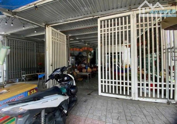 Nhà đẹp Giá siêu Hời Bán nhanh Căn nhà Ấp Chánh 2 Hóc Môn 128m2 Sổ Riêng Sẵn 900triệu