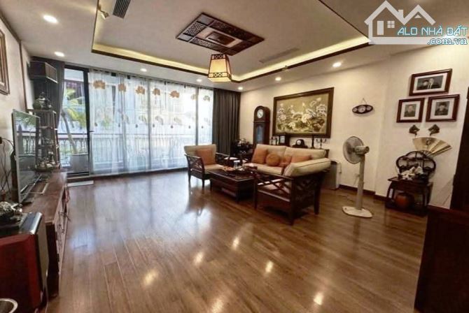 BÁN NHÀ PHÂN LÔ NGUYỄN VĂN HUYÊN, ÔTÔ VÀO NHÀ, KINH DOANH, DT 45M², MT 5M HƠN 12 TỶ XÍU