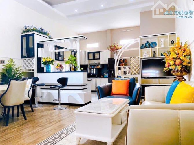 BÁN NHÀ 1 TRỆT 3 LẦU – MẶT TIỀN BÀ HUYỆN THANH QUAN - S=133M2 (5.5X24) 🏡