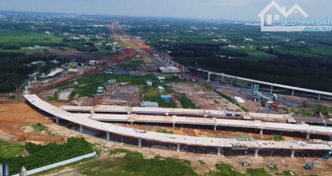 cần tiền nên bán gấp lô đất dân cư sát cổng sân bay Long Thành.