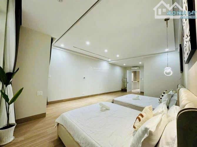 BÁN NHÀ TRUNG TÂM GẦN BIỂN 150M2 THỔ CƯ, 3 MẶT TIỀN, HẺM Ô TÔ TRÁNH NHAU CHỈ 10 TỶ