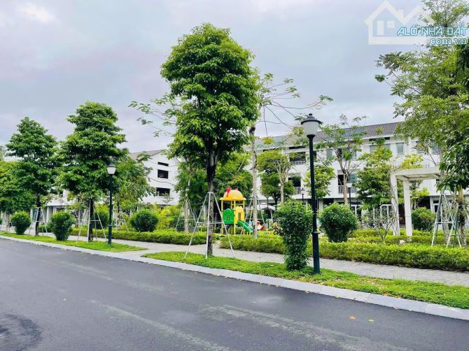 NHÀ LIỀN KỀ ECO GARDEN VIEW CÔNG VIÊN.S=80M2.HƯỚNG ĐÔNG NAM.CHỈ 3,X TỶ.LH NGAY