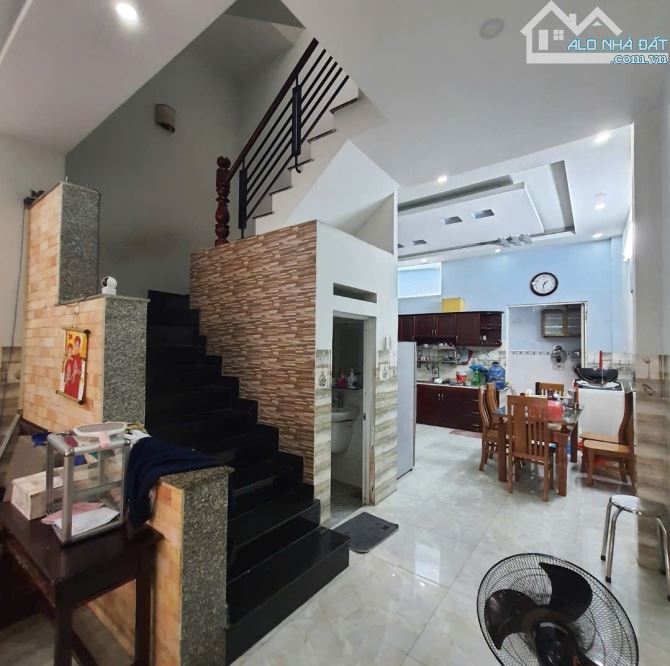 BÁN NHÀ 3 TẦNG, 80m2, HẺM XE HƠI NGAY KHU TÊN LỬA, BÌNH TÂN, NHỈNH 5 TỶ.