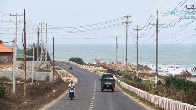 Bán 2500m2 đất Thương mại dịch vụ Mặt Tiền đường biển ĐT 719