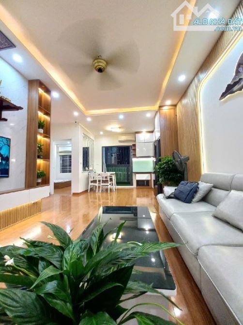 Bán căn hộ chung cư 68m 2ngủ, cạnh hồ, nhiều tiện ích, sổ đỏ, chỉ 3tỷ