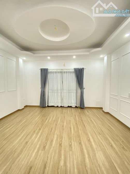 Bán nhà Văn Cao - Ba Đình - 30m2 - 5 tầng - 10m ra ô tô tránh - 1