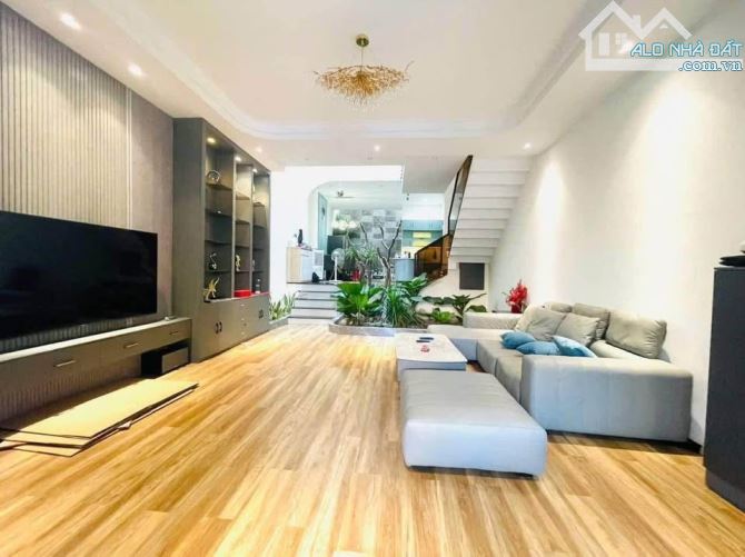 BÁN NHÀ ĐẸP GẦN BIỂN THIẾT KẾ HIỆN ĐẠI, 139M2 NỞ HẬU,  NGANG 6M , HẺM Ô TÔ TRÁNH NHAU - 1