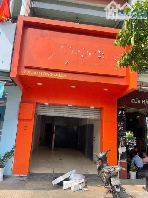 Mặt tiền 201 Lạc Long Quân Q11 4x18m 4L 5pn - 1