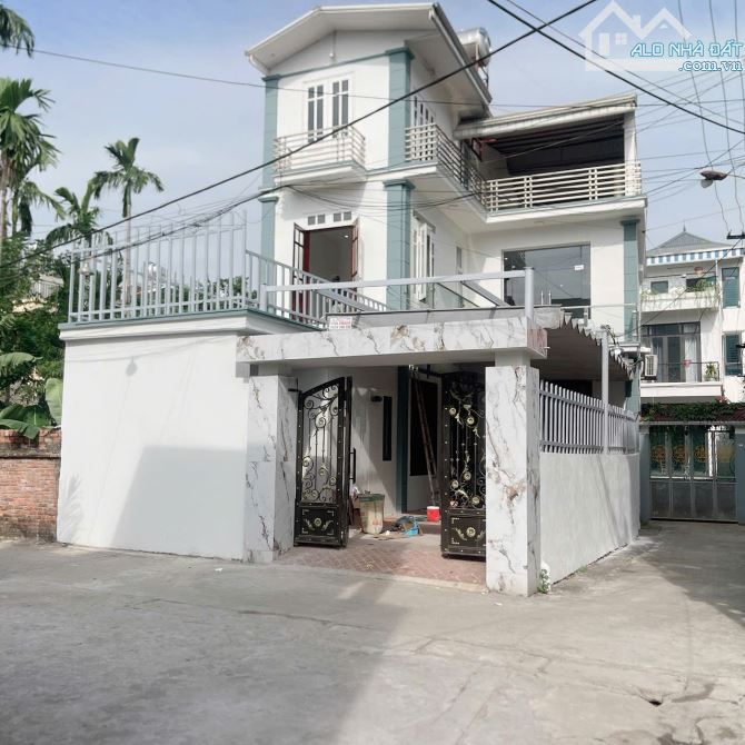 "BÁN NHÀ LÔ GÓC 126 M² . 3 TẦNG. Ô TÔ NGỦ TRONG NHÀ. ĐẠI YÊN. CHƯƠNG MỸ. HÀ NỘI - 2