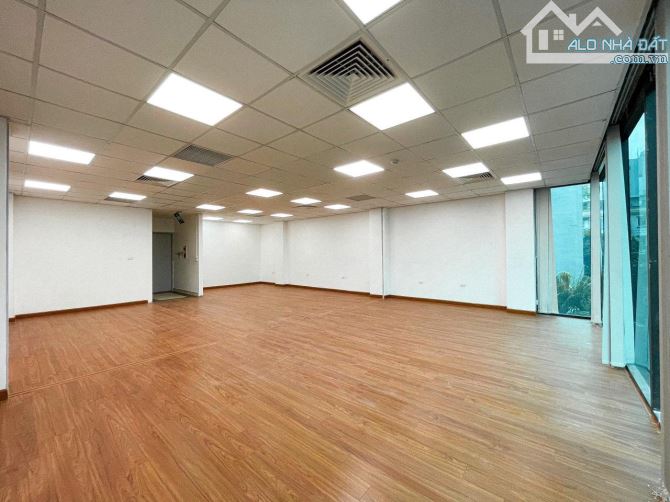 Cho thuê nhà riêng đẹp nhất phố Liễu Giai DT 70m2x6T mặt tiền 5,5m có thang máy, ô tô đỗ - 2