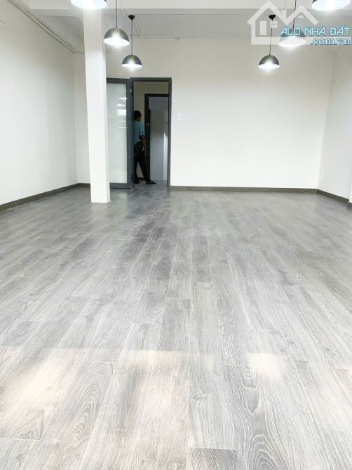 Cho thuê nhà mặt tiền Trần Hưng Đạo Quận 1 | 4.4x17m 3 LẦU ST | Kinh doanh Tự do - 2