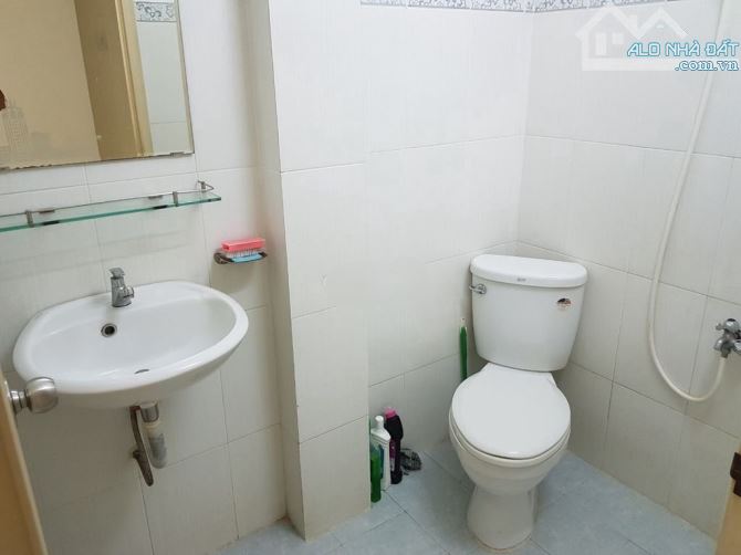 Cho thuê nhà hẻm 4m Luỹ Bán Bích, Tân Phú, DT 4x11m, 1 lầu, 2phòng 2wc - 3